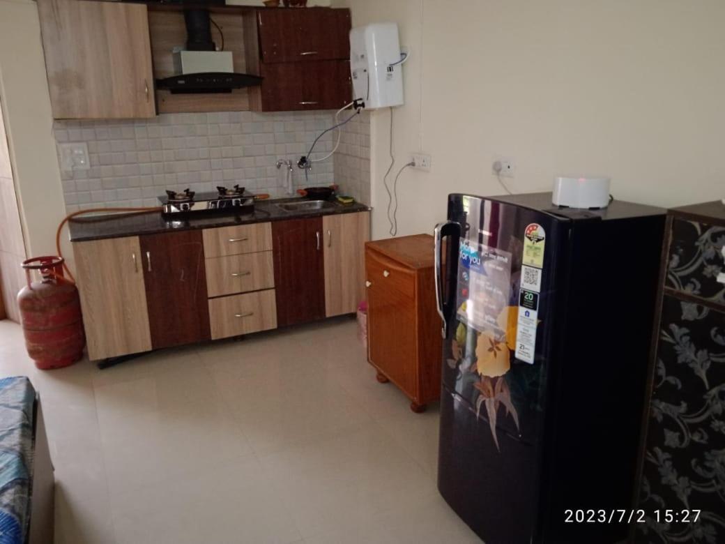 Hare Krishna Home Stay Vrindāvan Exteriör bild